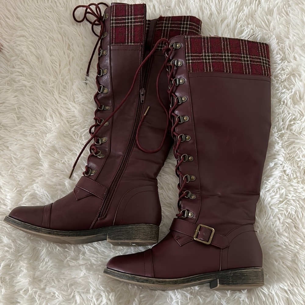 JustFab Molly Burgundy Flat Lace-Up Boots Size 7